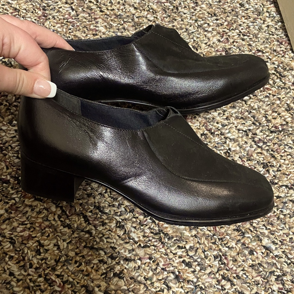 Comfort small heel dress shoe